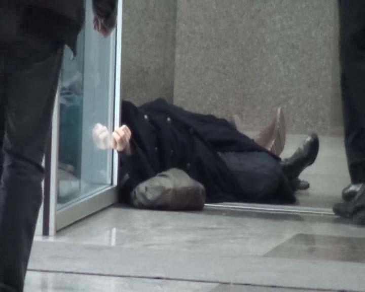Son kills mother and security officer at Istanbul courthouse