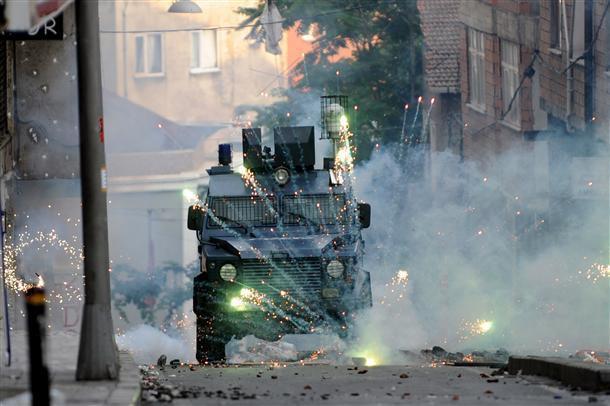 Demonstrators, police clash around Turkey in wake of Lice deaths