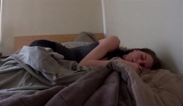 How guys and girls wake up