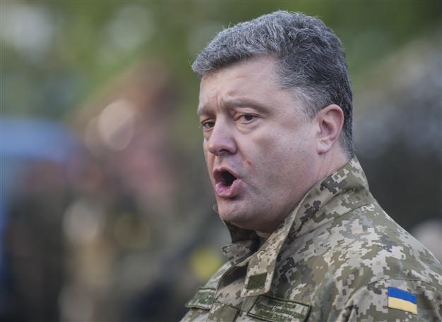 Ukraines president says Russian officers fight alongside rebels