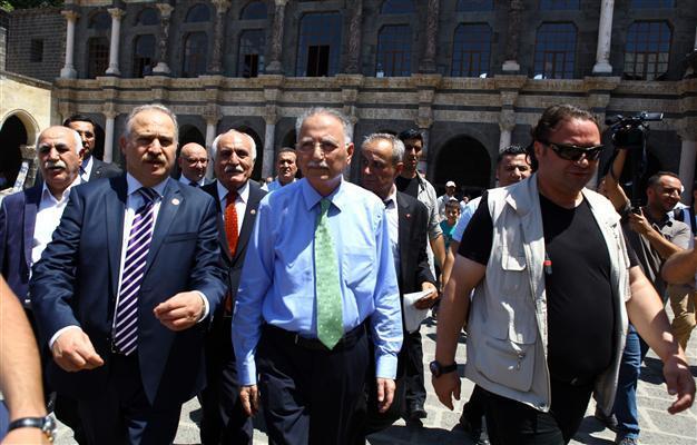 Turkish presidential candidate İhsanoğlu says yes to ‘rational’ peace process
