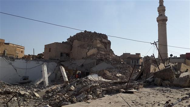 Islamic militants destroy historic mosque in Mosul