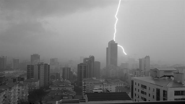 Much-awaited heavy rain hits Istanbul