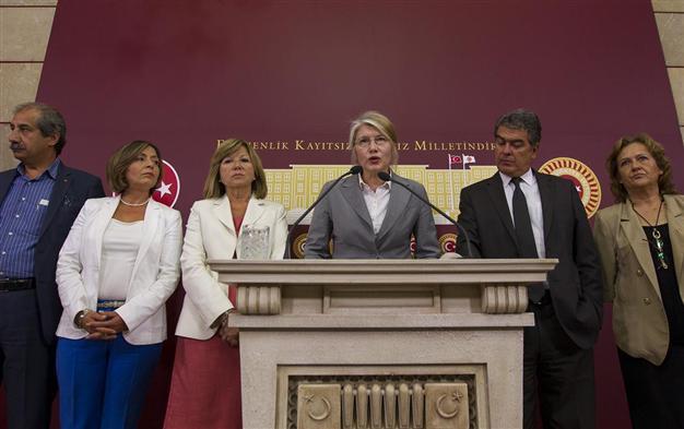 CHP leader defiant against dissidents calling for his resignation