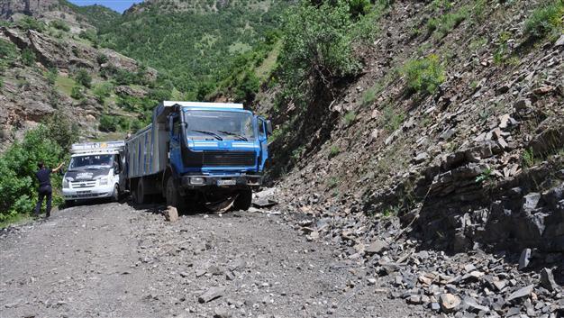 2 wounded in mine explosion in eastern Turkey