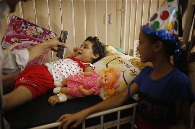 Israel, Palestinians accept midnight truce in Gaza