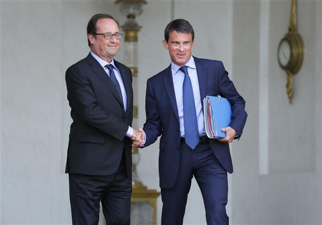 French government resigns, PM Valls to form new government Tuesday