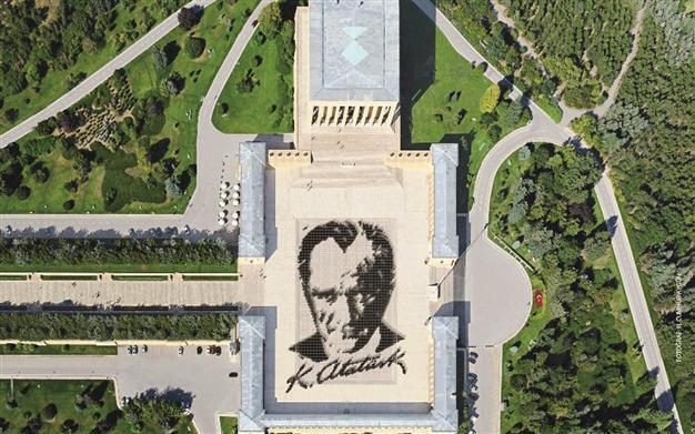 Thousands to form giant Atatürk portrait to mark Turkish Victory Day