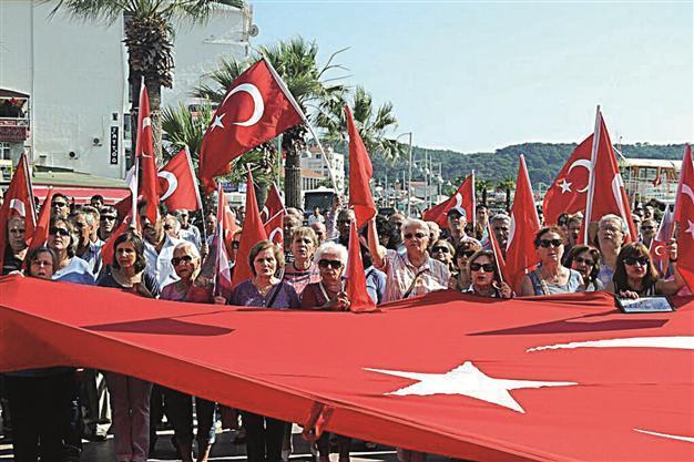 Police chiefs suspended amid flag probe