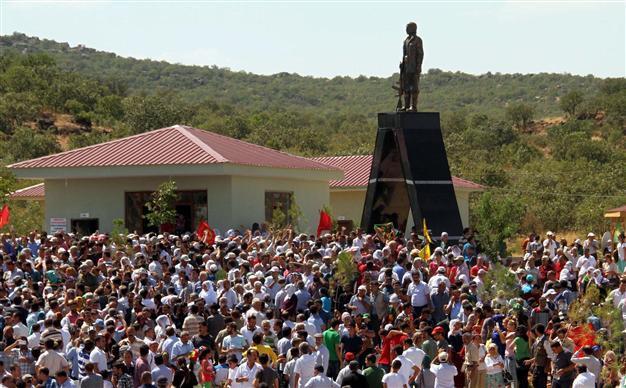 Senior PKK member’s statue erected in southeastern Turkey