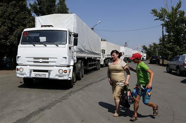 Tensions over Russian aid convoy as Merkel heads to Kiev
