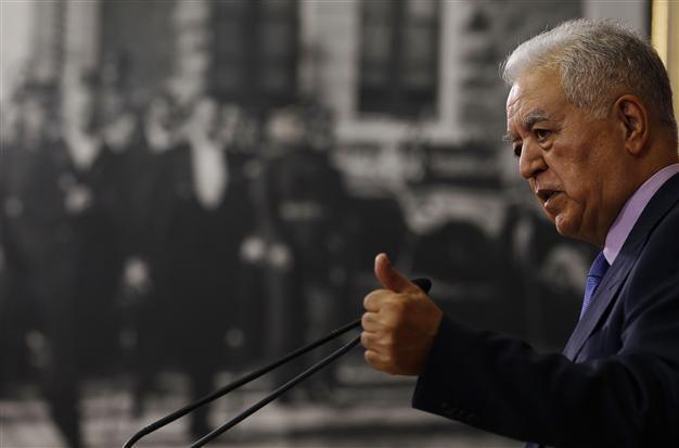 Main opposition CHP labels PM Davutoğlu as ‘his master’s voice’