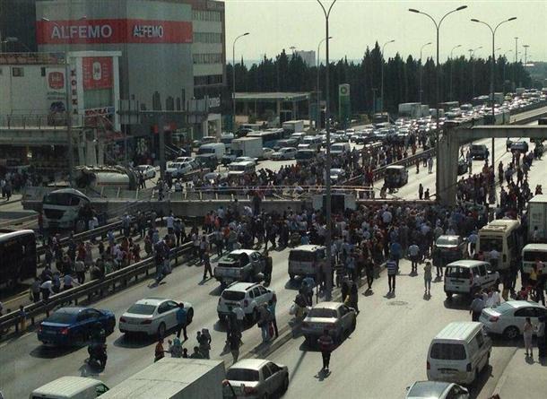 VIDEO: One killed as overpass collapses on busy Istanbul highway: Police chief
