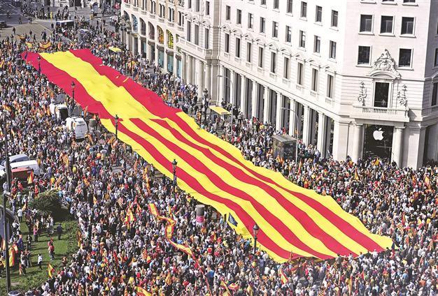 Catalans and Scots: Same dreams, different history