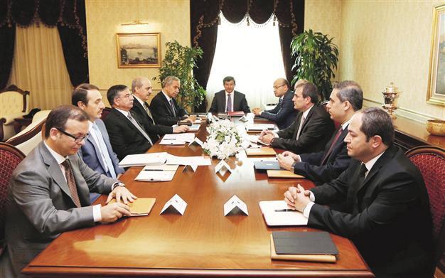 Government meets over Kurdish bid amid tension