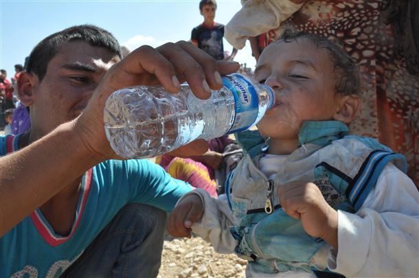 Turkey opens border to Syrian Kurds fleeing ISIL offensive