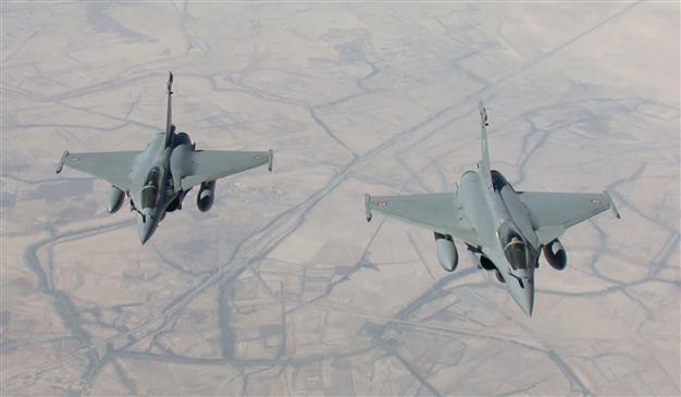 France carries out first air strike in Iraq: Hollande
