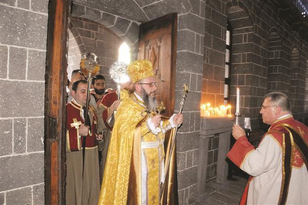 Armenian religious leader in Turkey makes bribery complaint