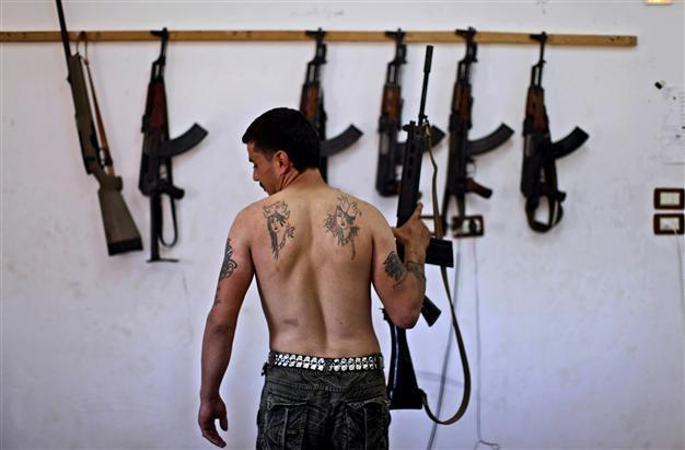 Syria rebels will lay down arms if no aid to fight IS