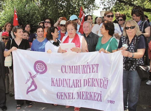 More infighting looming ahead for CHP over İhsanoğlu’s nomination