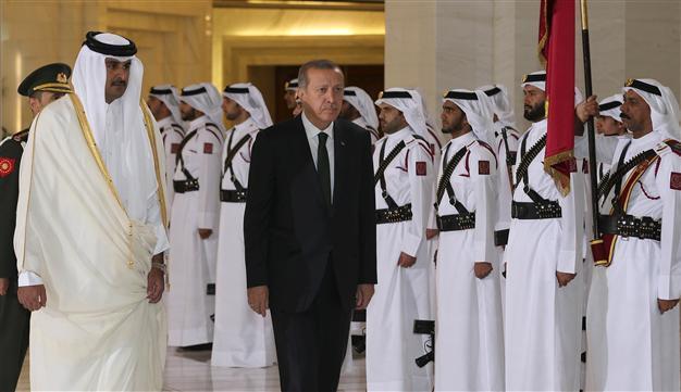 President Erdoğan talks bilateral ties with Qatari emir