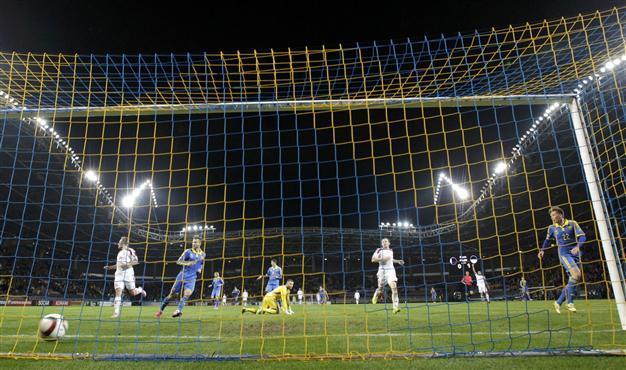 Belarus detains football fans over derogatory Putin chant