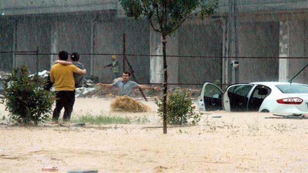 VIDEO: Istanbul again hit by heavy rain and flash floods