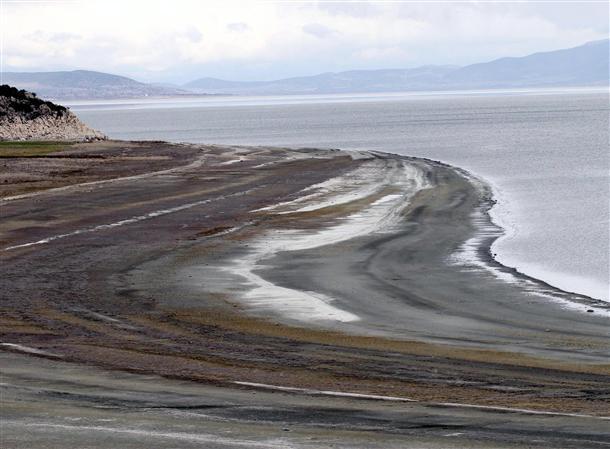People rally to save Lake Burdur from drought ahead of ‘water fast’