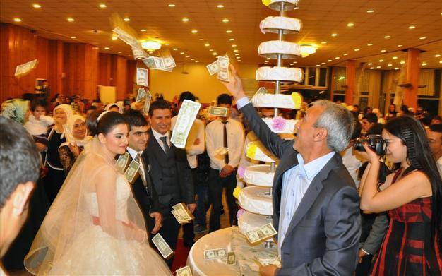 American personnel in İncirlik warned against fake ‘wedding dollars’