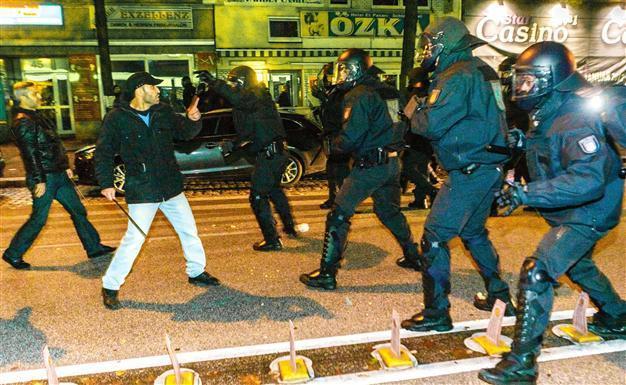 Kurdish protesters clash with Salafis in Hamburg, 14 injured