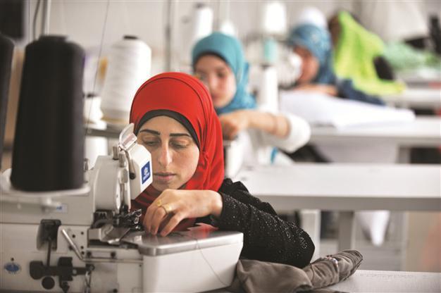 Turkey takes first step to offer work permit to Syrians