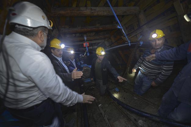Middlemen thwart mine closures, Turkish labor minister says after disaster