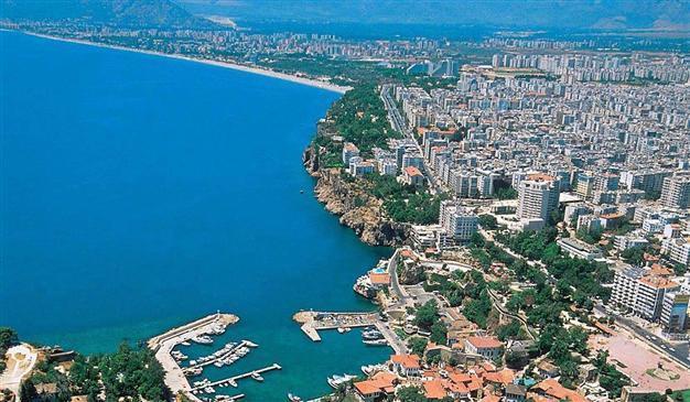 Turkey’s major touristic hub bars illegal Syrian refugees from city