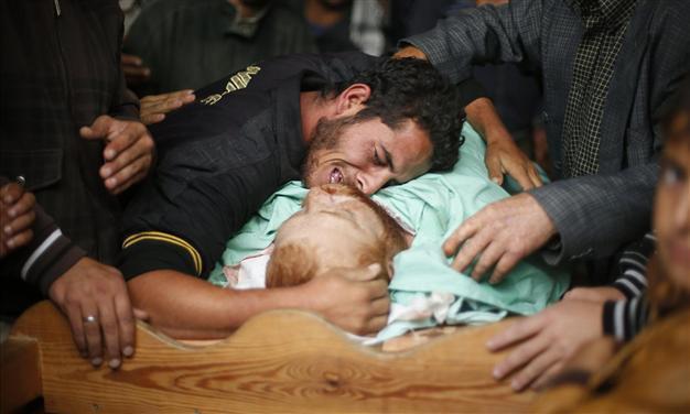 Israeli forces kill Palestinian along Gaza border