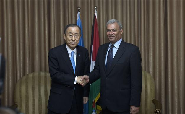 UN chief Ban visits war-scarred Gaza Strip
