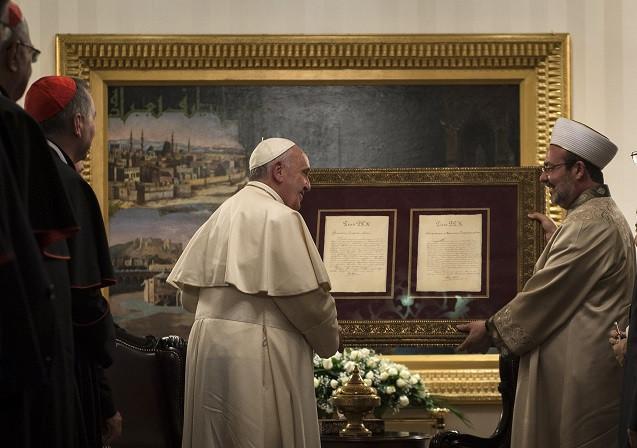 Pope Francis receives Ottoman gifts in Turkey