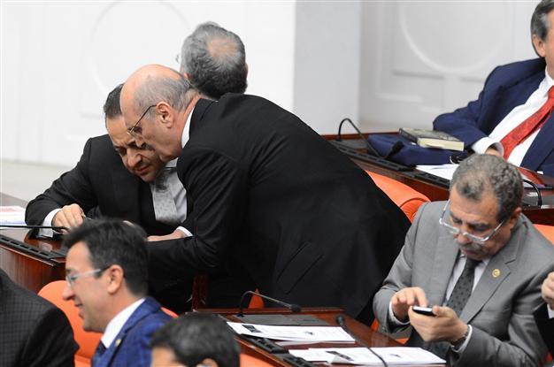 Former Turkish ministers hold contradicting views over wiretap recordings in graft case