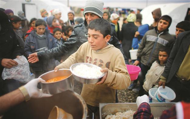 UN halts food aid for 1.7 mln Syrian refugees