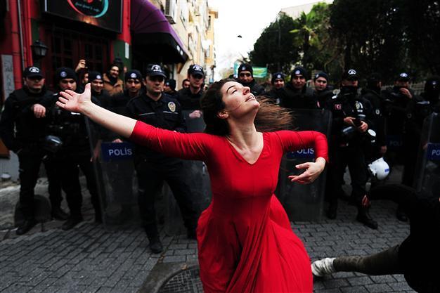 Police backed by riot squad raid communal house in Istanbul