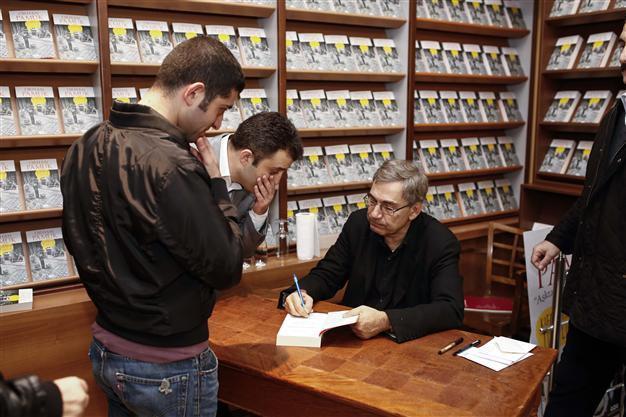 Orhan Pamuk in rare book signing event for new novel