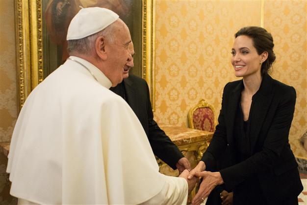 Angelina Jolie screens Unbroken in Vatican, meets pope