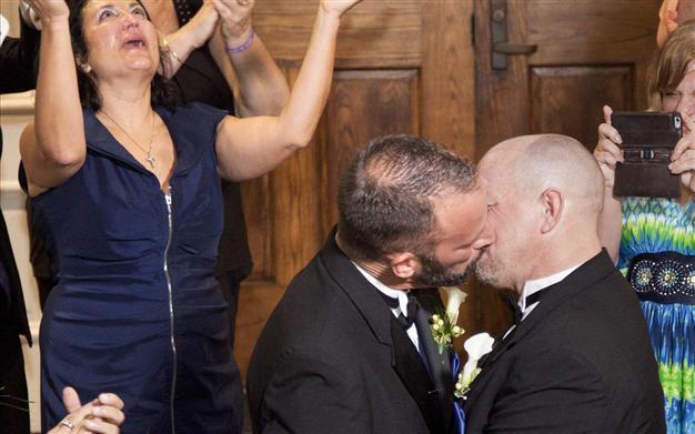 Same-sex couples wed in Florida as gay marriage ban ends