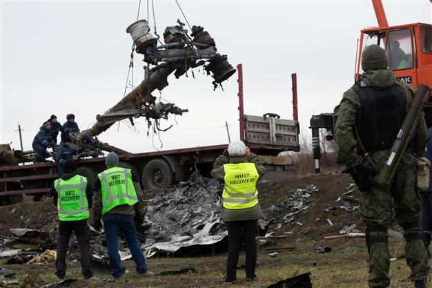 MH17 wreckage removal starts in rebel-held east Ukraine