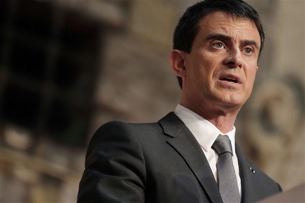 French PM urges Jews to stay after tombs defaced