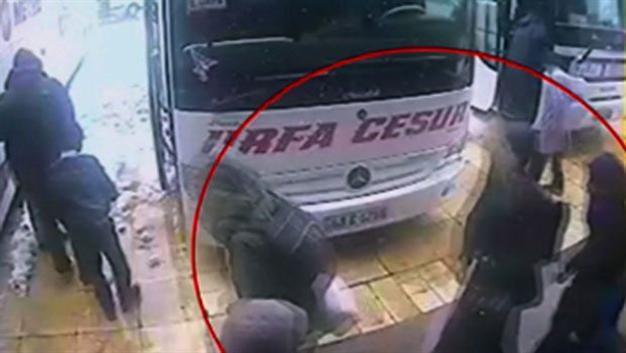 CCTV shows British schoolgirls at Istanbul bus station on way to Syria: Media