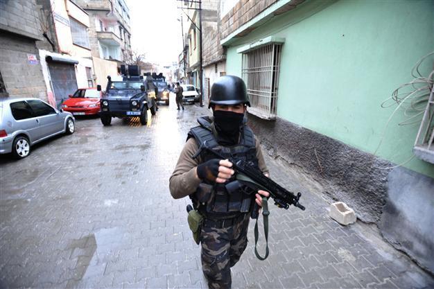 Army catches Turkish citizen, 13 foreigners set to join ISIL