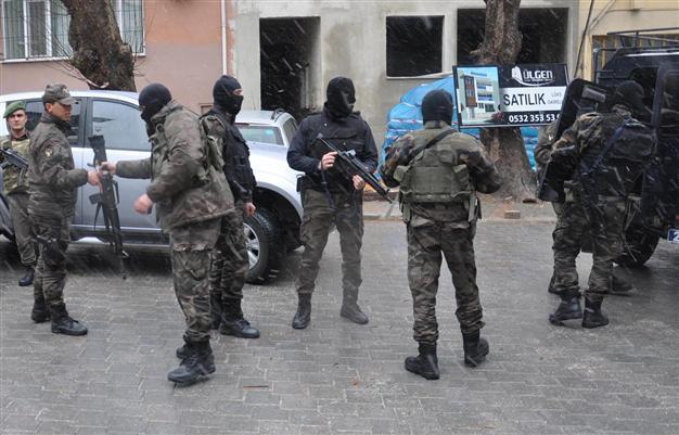 Turkey detains 10 in ISIL raids
