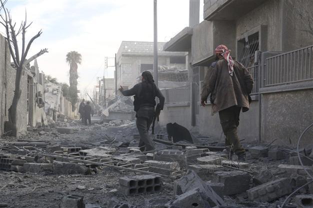 Air strike on ISIL-run refinery near Syrian-Turkish border kills 30: monitor