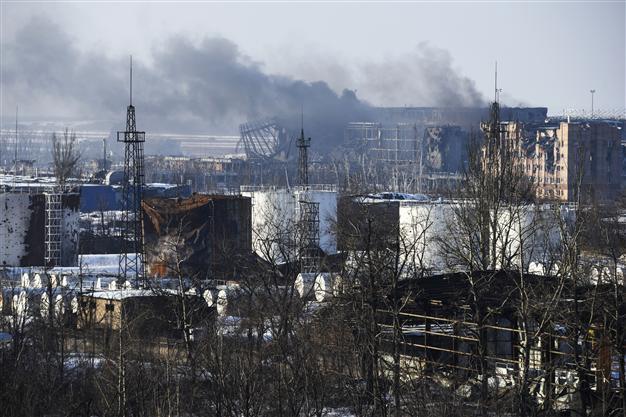 Fighting in east Ukraine kills 11, including six soldiers: officials