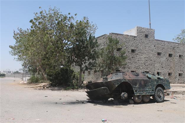 Huthis seize airport in key Yemeni city: security sources